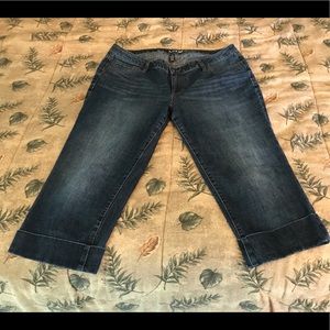 Women’s Capri size 16